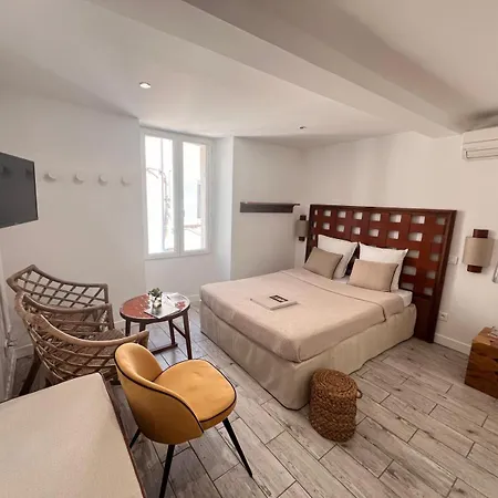 A 2 Minutes Du Port Apartment